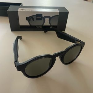 Like New BOSE Brand Bluetooth Speaker Sunglasses